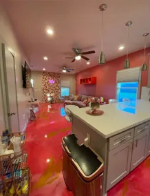 Cheerful 4 Bedroom Home 8 min From IAH airport - Image 4