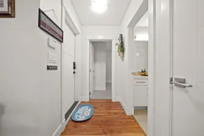 Bright airy 3 bed suite in Surrey * No Airbnb Fee* - Image 4