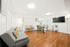 Bright airy 3 bed suite in Surrey * No Airbnb Fee* - Image 5