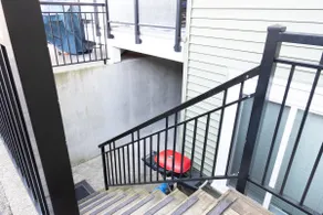 Bright airy 3 bed suite in Surrey * No Airbnb Fee* - Image 2