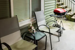 Bright airy 3 bed suite in Surrey * No Airbnb Fee* - Image 3