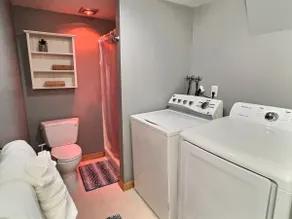Full Kitchen W/ free parking and patio deck - Image 4