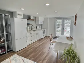 Full Kitchen W/ free parking and patio deck - Image 5