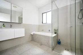 Spacious New 2 bedroom Kings Beach Townhouse ZF2 - Image 4