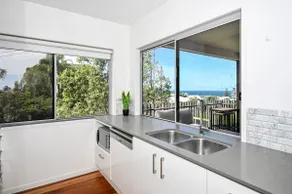 Spacious New 2 bedroom Kings Beach Townhouse ZF2 - Image 5