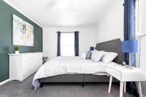 Clean and Modern 2 Bedroom Condo - Image 3