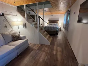 Secluded, 1BR/1BA, Apartment with Kitchenette - Image 3