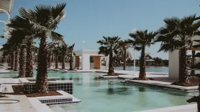 You Me & The Sea! Perfect for Families! 4 Pools! - Image 4