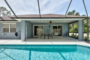☆☀︎❀Cove Paradise! Heated Saltwater Pool, Poolside TV, Near Beaches, Wifi! - Image 4