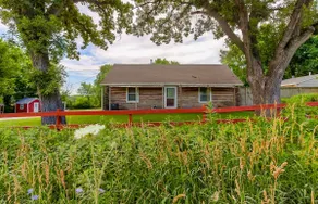 Iconic Iowa - A 1920 Built Country Cabin - Image 2