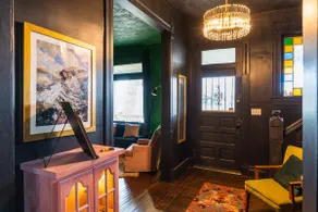 Dramatic Downtown Dwelling with 2 bedrooms - Image 2