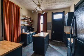 Dramatic Downtown Dwelling with 2 bedrooms - Image 5