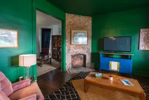 Dramatic Downtown Dwelling with 2 bedrooms - Image 3