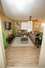 Elegant home 4 bedrooms, 5 beds, great location - Image 2