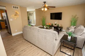 Elegant home 4 bedrooms, 5 beds, great location - Image 4