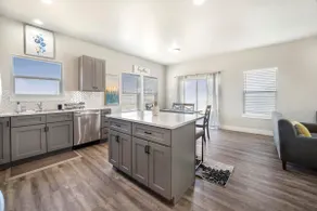 HOT TUB! 2 level townhome near St Luke’s - Image 4