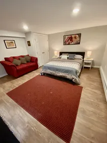 Lovely 3 Bedroom Apartment with a great location! - Image 4