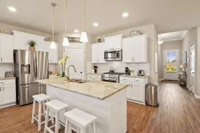 New Modern Home, Lakefront, Park & Pool, spacious 4br/3ba very safe place<br> - Image 3