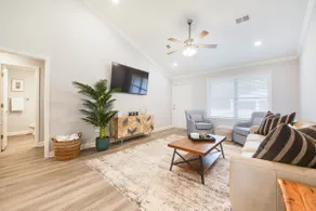 Elegant new home with 3/2 with a covered porch - Image 4
