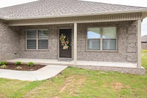 Elegant new home with 3/2 with a covered porch - Image 3