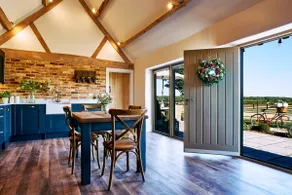 Luxury 5* Cotswold barn for 2 w/hot tub - Image 3