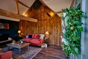 Luxury 5* Cotswold barn for 2 w/hot tub - Image 4