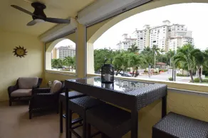 Best JW Marriott Alternative Prime~ Location~Pool - Image 4