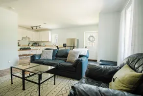 Charming Downtown Cottage & 1.5 Blocks to Beach - Image 5