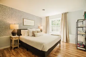 Charming Downtown Cottage & 1.5 Blocks to Beach - Image 3