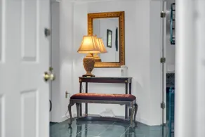 Lovely quiet apartment with large patio and garden - Image 3