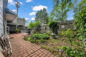 Lovely quiet apartment with large patio and garden - Image 2