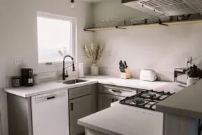 Rio Vista Farmhouse - Image 4