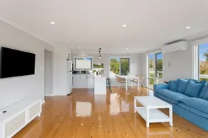 Stylish Beach House with 2 Kitchens & Yard - Image 2