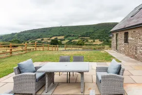 Rural Retreat with Eco Wood-fired Hot Tub & Views - Image 5