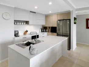 Superb 3 bedroom apartment with ocean views & pool - Image 5