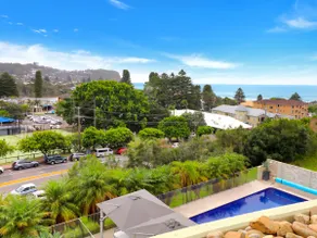 Superb 3 bedroom apartment with ocean views & pool - Image 4