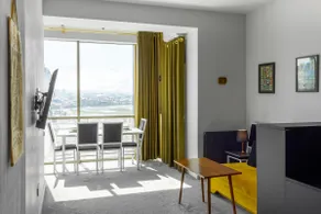 9th floor Stylish apartment with MountainVista - Image 3