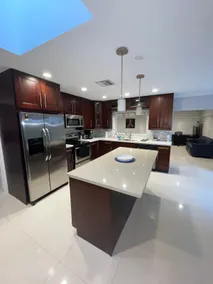 Renovated 3 bed / 3 bath in central location - Image 4