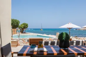 On the beach, walking distance to amenities - Image 2
