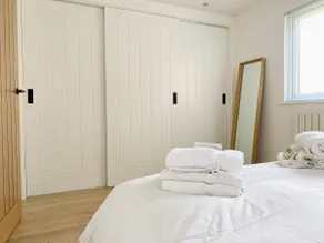 Newly built luxury cabin - Image 4