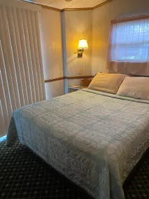 Delightful 2-bedroom vacation home with pool - Image 3