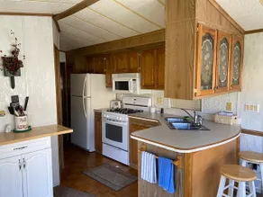 Delightful 2-bedroom vacation home with pool - Image 2