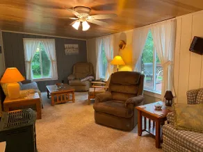 Delightful 2-bedroom vacation home with pool - Image 4
