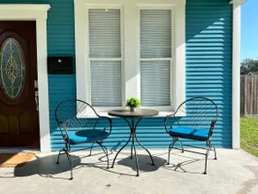Spacious 2 Bedroom Home With All The Amenities. - Image 2