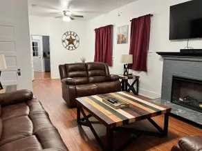 Spacious 2 Bedroom Home With All The Amenities. - Image 4