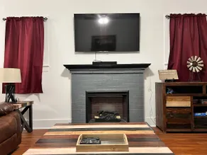 Spacious 2 Bedroom Home With All The Amenities. - Image 5