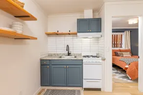 Cute Little 1 bedroom apartment #5 near airport - Image 3