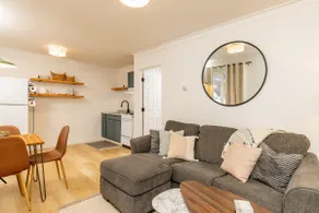 Cute Little 1 bedroom apartment #5 near airport - Image 2