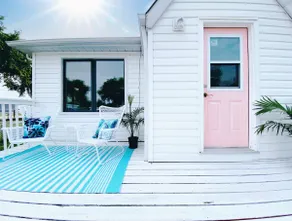 The Rosé Main House - Image 2