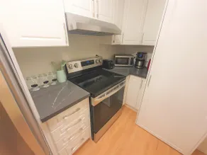 Modern Private 2br Unit Minutes Walk to Yonge St - Image 5